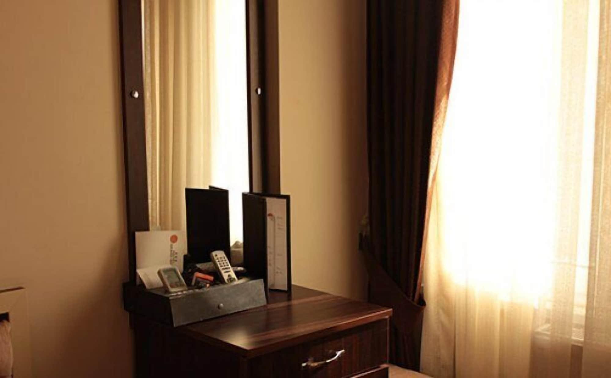 Hotel Grand Mark Истанбул Екстериор снимка