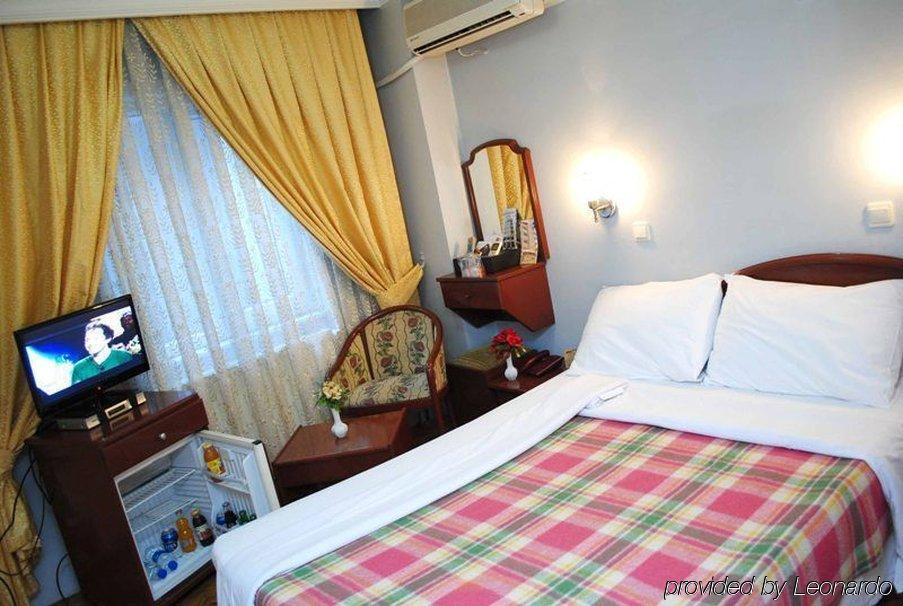 Hotel Grand Mark Истанбул Стая снимка